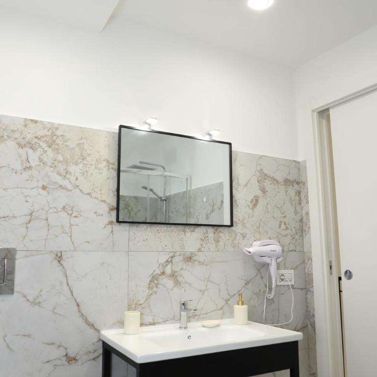 Partenope's Rooms - Camera Deluxe - 19