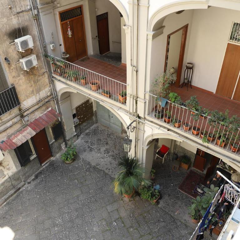 Partenope's Rooms - Camera Matrimoniale Deluxe con Balcone - 23