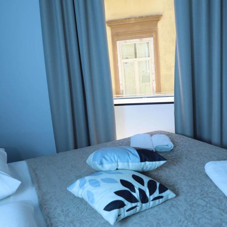 Partenope's Rooms - Camera Tripla Deluxe - 21