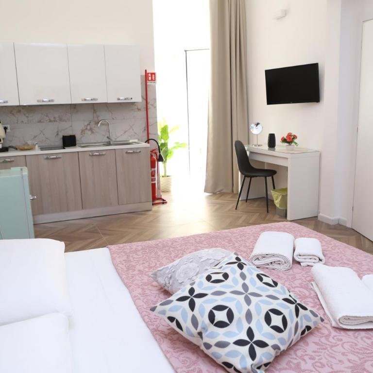 Partenope's Rooms - Camera Matrimoniale Superior - 12