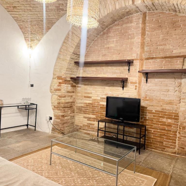 Kalma Arched Loft - Unique Brick Vault in City Heart - One-Bedroom Apartment - 8