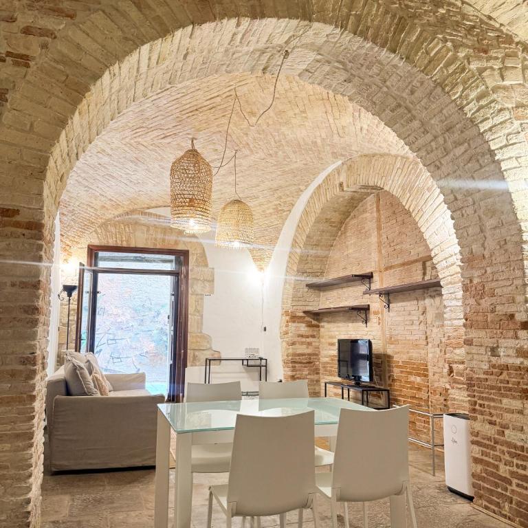 Kalma Arched Loft - Unique Brick Vault in City Heart - One-Bedroom Apartment - 9