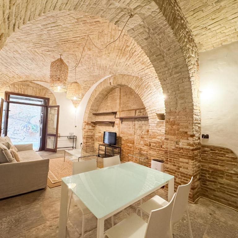 Kalma Arched Loft - Unique Brick Vault in City Heart - One-Bedroom Apartment - 3
