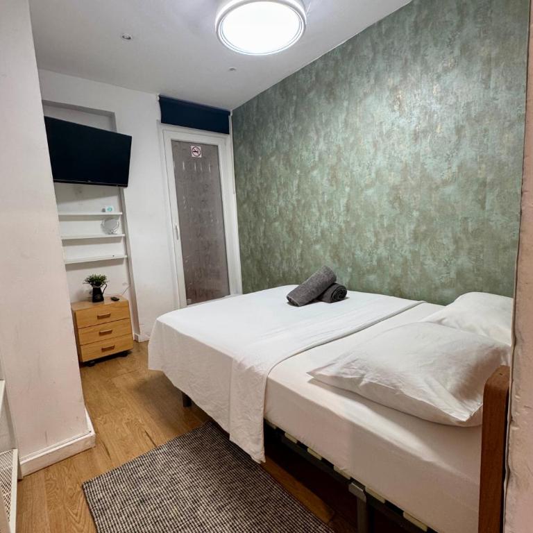 Harmony Stay ROOMS - Double Room with Shared Bathroom - 1