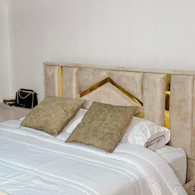Departamento de lujo y acogedor - Three-Bedroom Apartment - 8