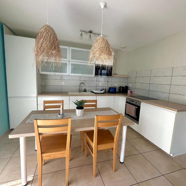 Nice and cosy appartement with air in Annecy - Three-Bedroom Apartment - 2