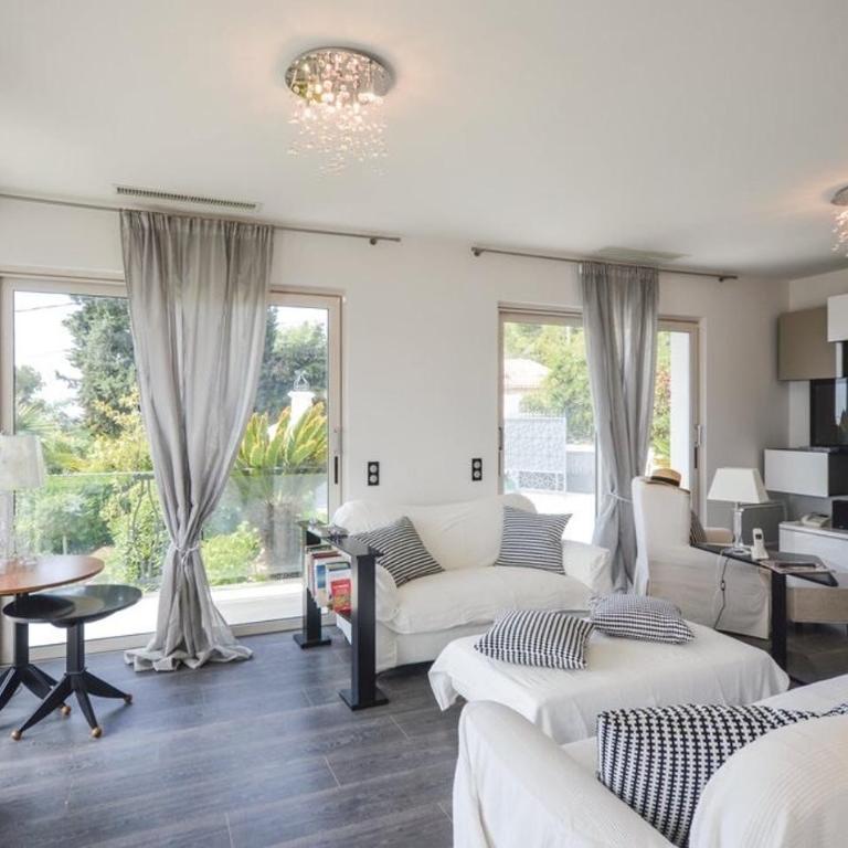 Exceptional Villa with Sea View, Pool & Privacy - Villa - 11