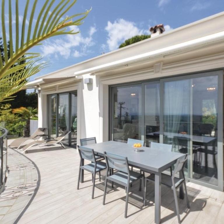 Exceptional Villa with Sea View, Pool & Privacy - Villa - 17