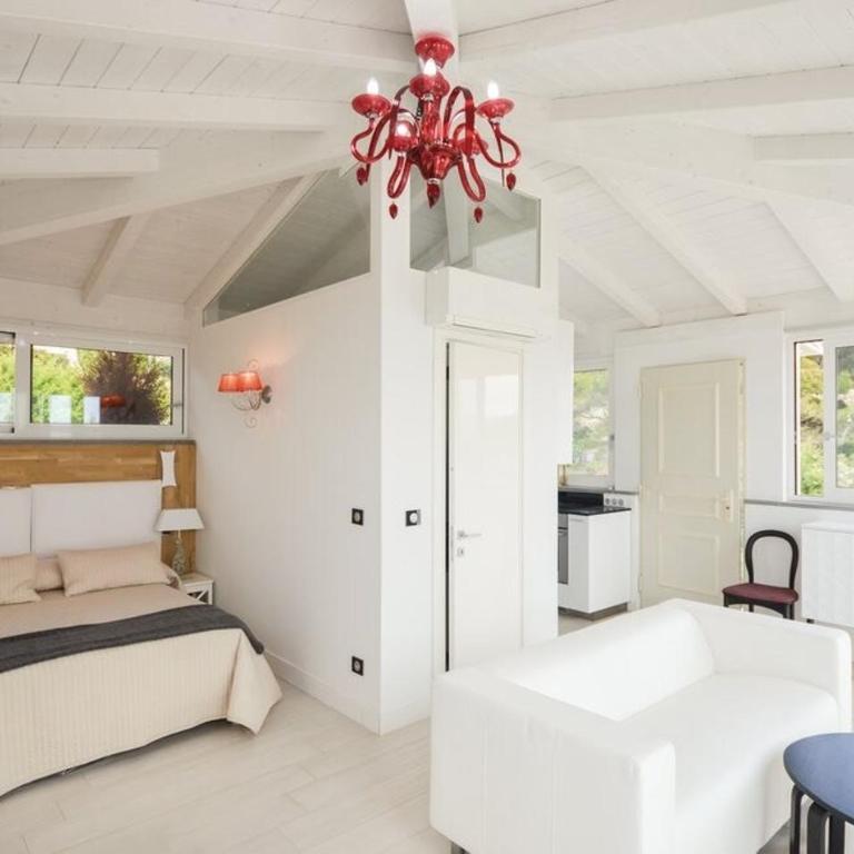 Exceptional Villa with Sea View, Pool & Privacy - Villa - 19