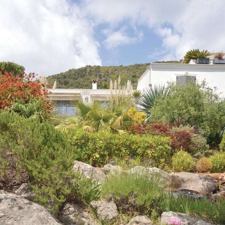 Exceptional Villa with Sea View, Pool & Privacy - Villa - 21