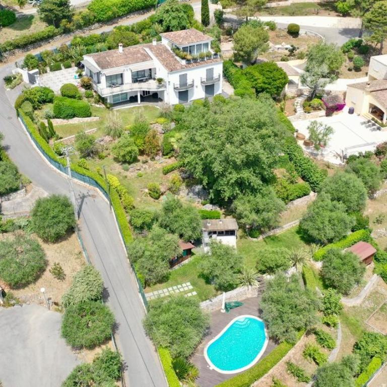 Exceptional Villa with Sea View, Pool & Privacy - Villa - 22
