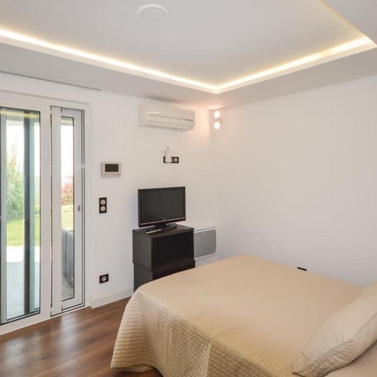 Exceptional Villa with Sea View, Pool & Privacy - Villa - 27