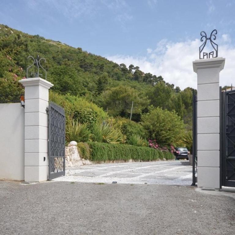 Exceptional Villa with Sea View, Pool & Privacy - Villa - 31