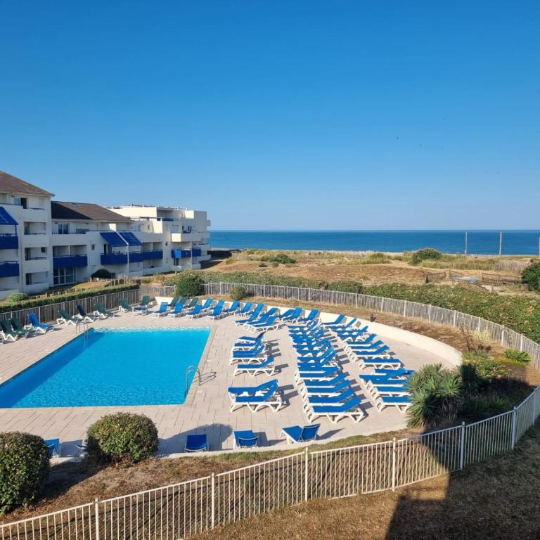 Lacanau, Résidence Bleu Marine, appartements 2e étage, exceptionnels car balcon face et vue océan avec piscine ! Et avec parking réservé - One-Bedroom Apartment with Ocean View - 1