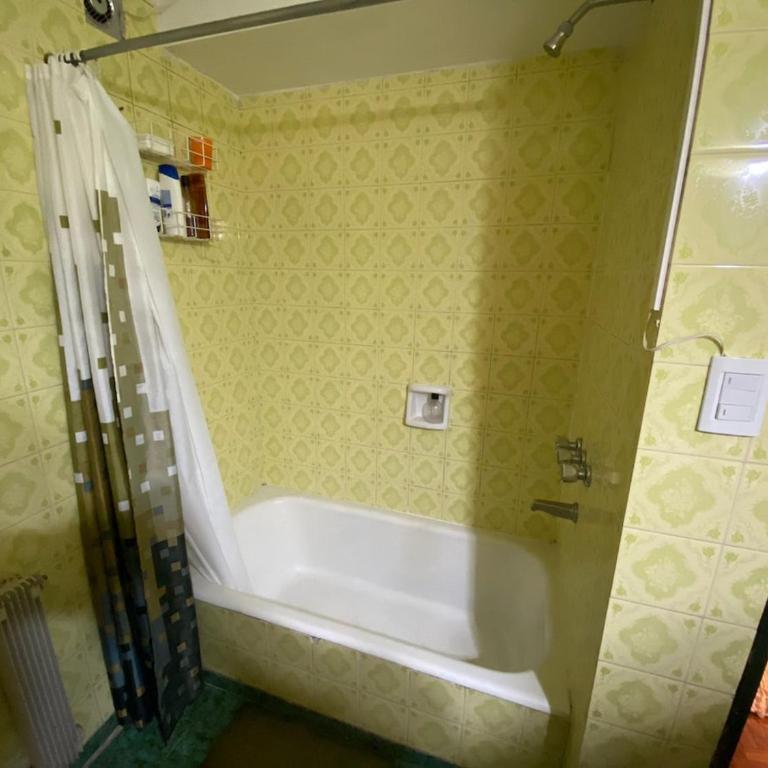 Departamento Amoblado - Three-Bedroom Apartment - 10