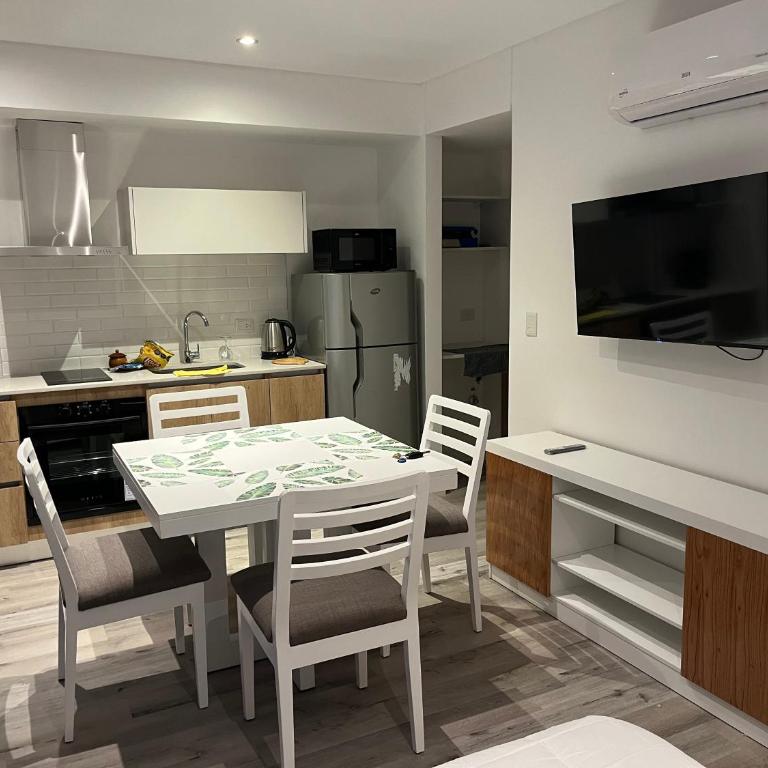 Brooklyn 409 - One-Bedroom Apartment - 1