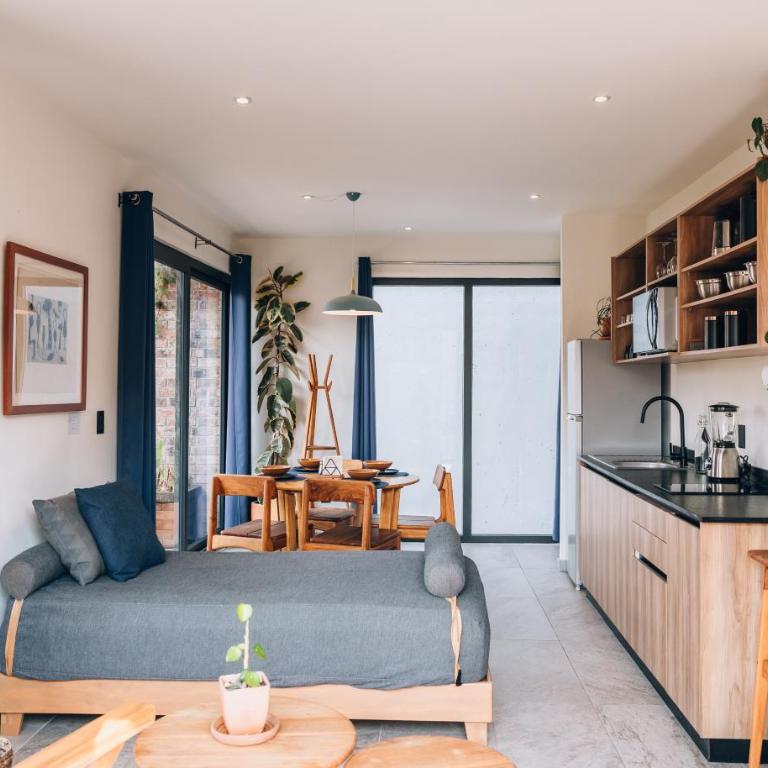 Tanat Art Apartments - Deluxe One-Bedroom Apartment - 8