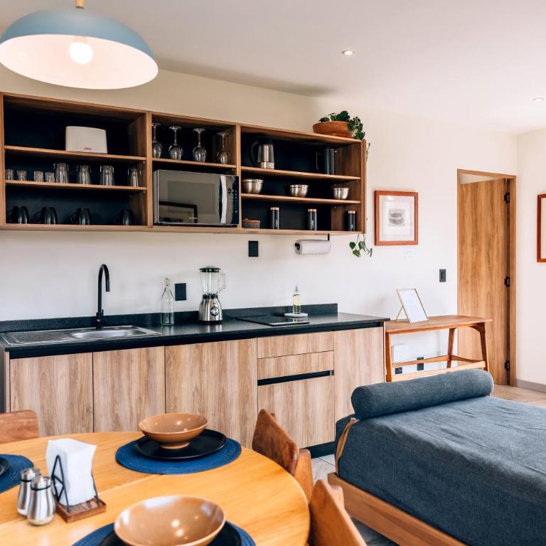 Tanat Art Apartments - Deluxe One-Bedroom Apartment - 9
