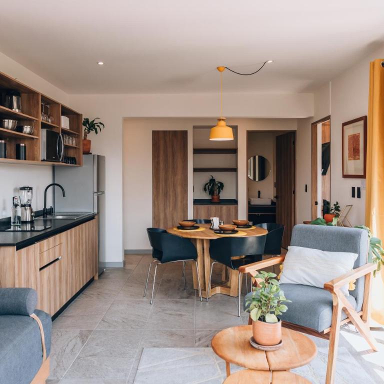 Tanat Art Apartments - Deluxe One-Bedroom Apartment with City View - 8