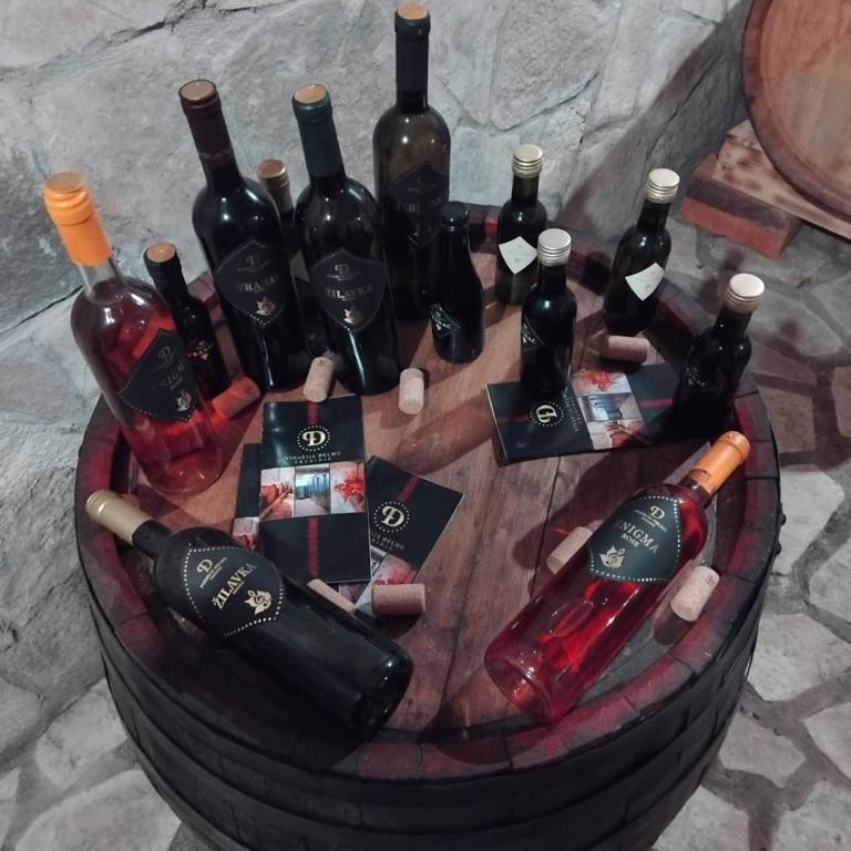 Vinarija "Đelmo" apartments - Deluks Dvokrevetna Soba sa Bračnim Krevetom - 4