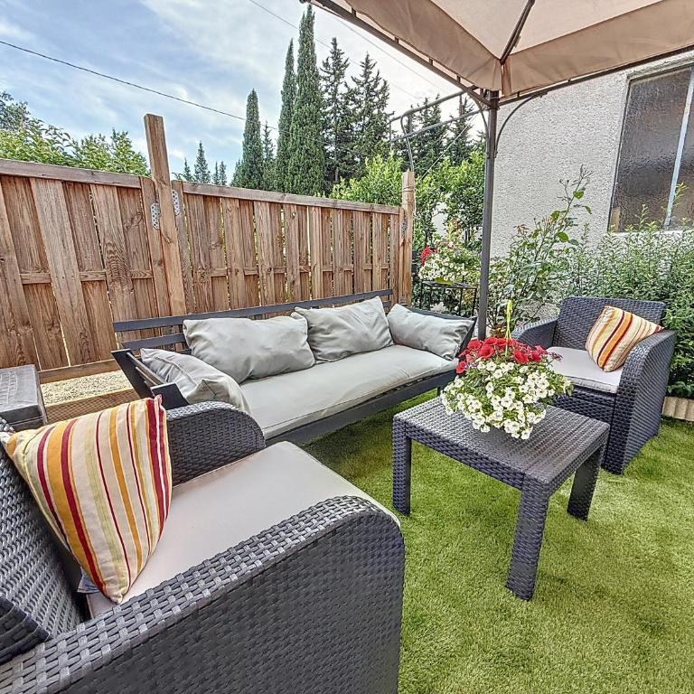 Maison avec jardin privatif à 3KM des plages - Two-Bedroom House - 1