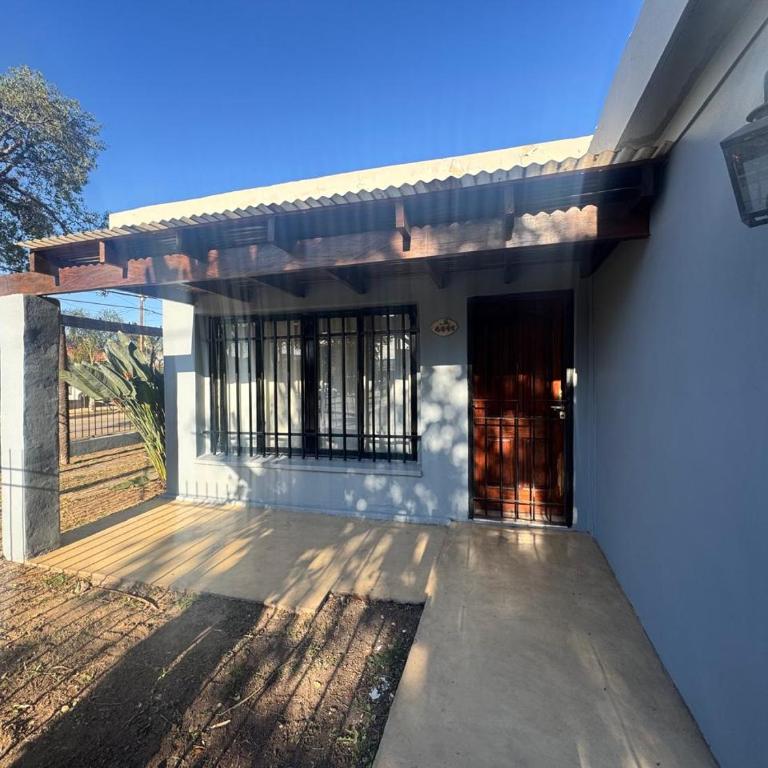 Hermosa casa 2 dor zona norte a mts Rafael Nuñez - Casa con 1 dormitorio - 1