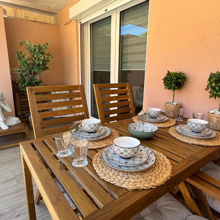 French Riviera Escape - Théoule Hyper Centre - 2 Terrasses - Parking - Appartement 2 Chambres avec Balcon et Terrasse - 5