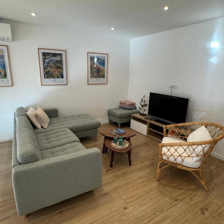 French Riviera Escape - Théoule Hyper Centre - 2 Terrasses - Parking - Appartement 2 Chambres avec Balcon et Terrasse - 12
