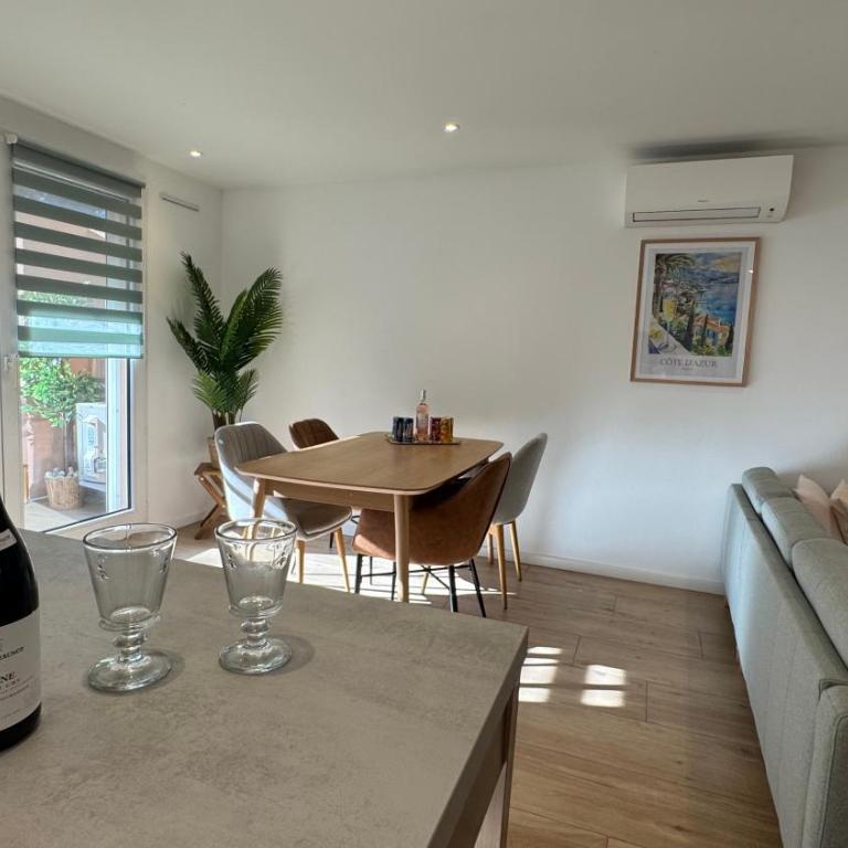 French Riviera Escape - Théoule Hyper Centre - 2 Terrasses - Parking - Appartement 2 Chambres avec Balcon et Terrasse - 10