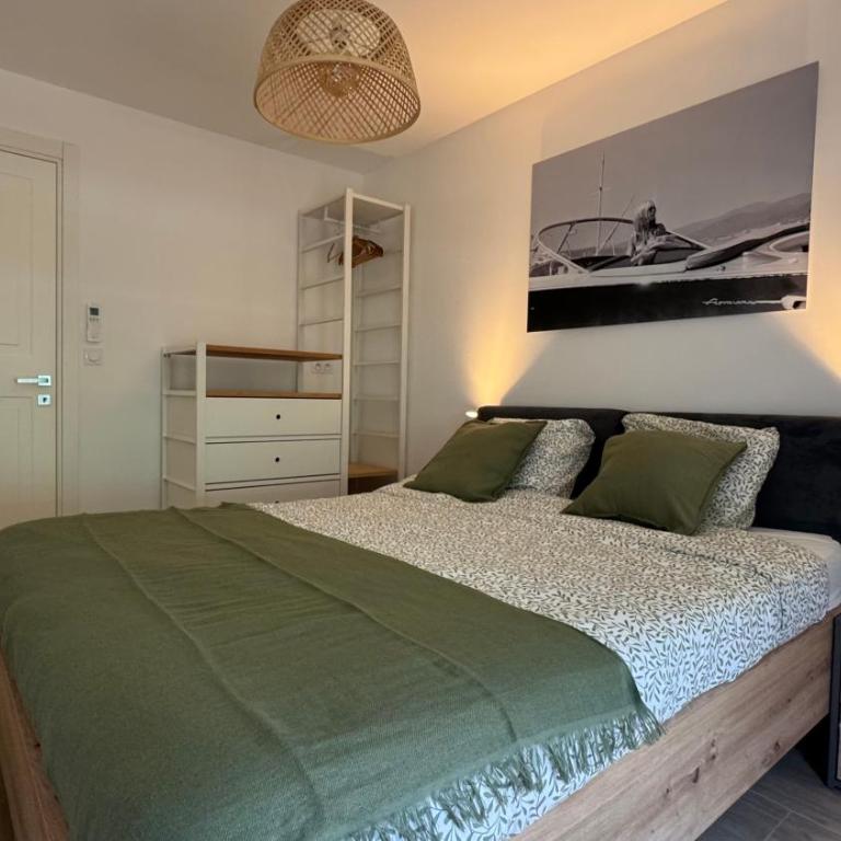 French Riviera Escape - Théoule Hyper Centre - 2 Terrasses - Parking - Appartement 2 Chambres avec Balcon et Terrasse - 3