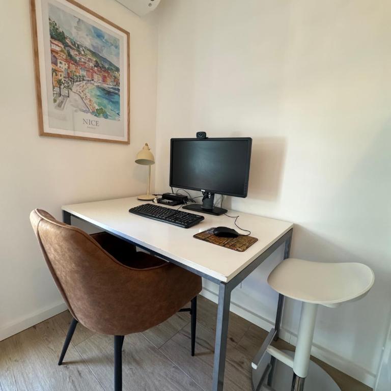 French Riviera Escape - Théoule Hyper Centre - 2 Terrasses - Parking - Appartement 2 Chambres avec Balcon et Terrasse - 16