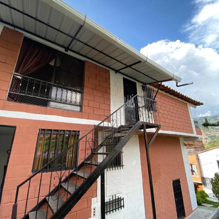 Acogedor apartamento cerca al tranvía 301 - Two-Bedroom Apartment - 44