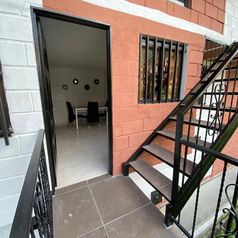 Acogedor apartamento cerca al tranvía 201 - Two-Bedroom Apartment - 67