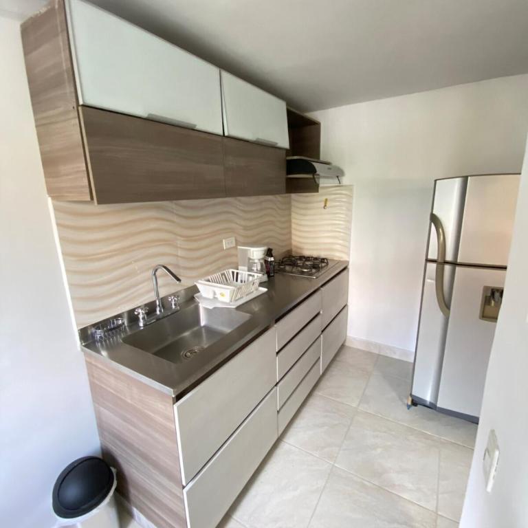 Acogedor apartamento cerca al tranvía 201 - Two-Bedroom Apartment - 35