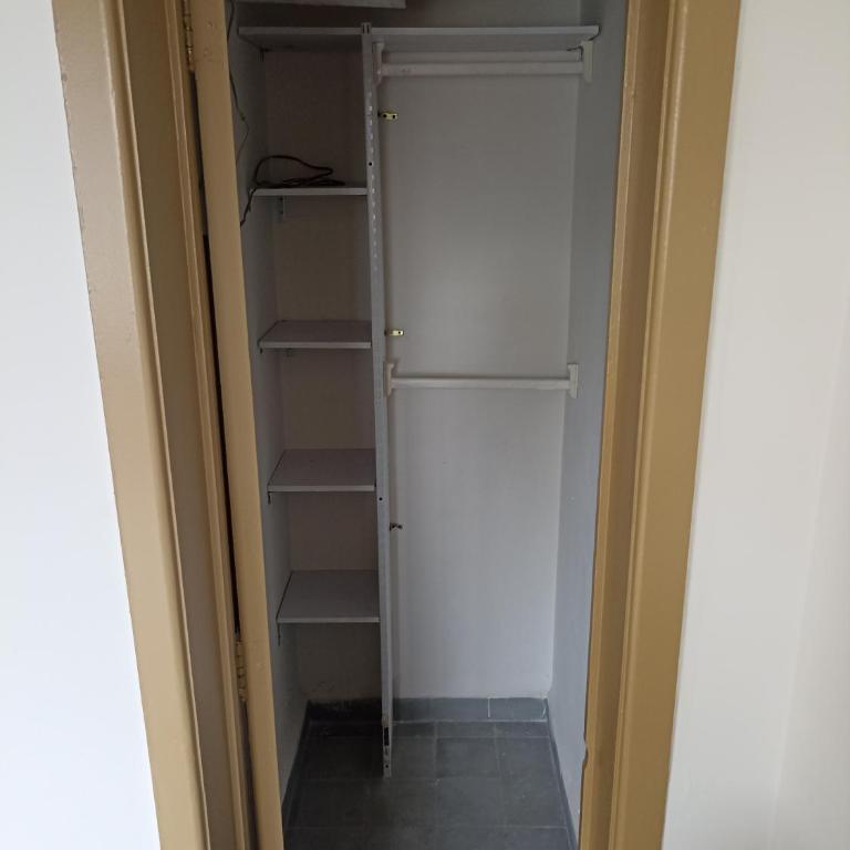 Amplio, cómodo y tranquilo a 10 min del aeropuerto, basilica y centro - One-Bedroom Apartment - 9