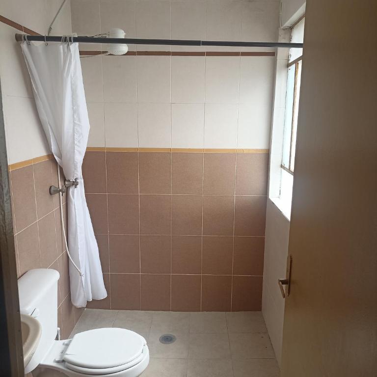 Amplio, cómodo y tranquilo a 10 min del aeropuerto, basilica y centro - One-Bedroom Apartment - 10