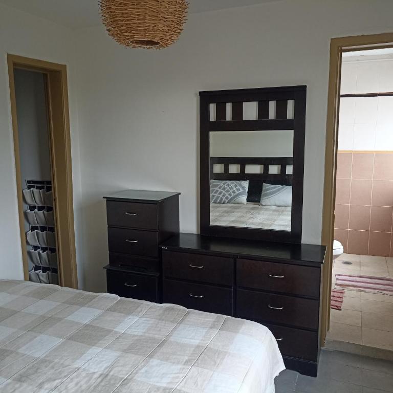 Amplio, cómodo y tranquilo a 10 min del aeropuerto, basilica y centro - One-Bedroom Apartment - 7