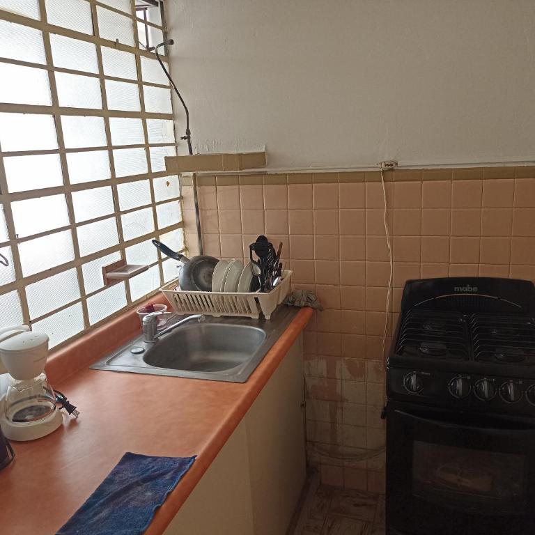Amplio, cómodo y tranquilo a 10 min del aeropuerto, basilica y centro - One-Bedroom Apartment - 14