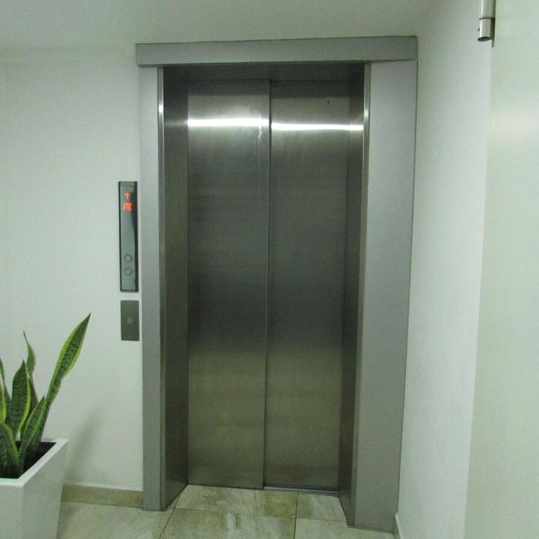 Beautiful suite, north center - One-Bedroom Apartment - 4