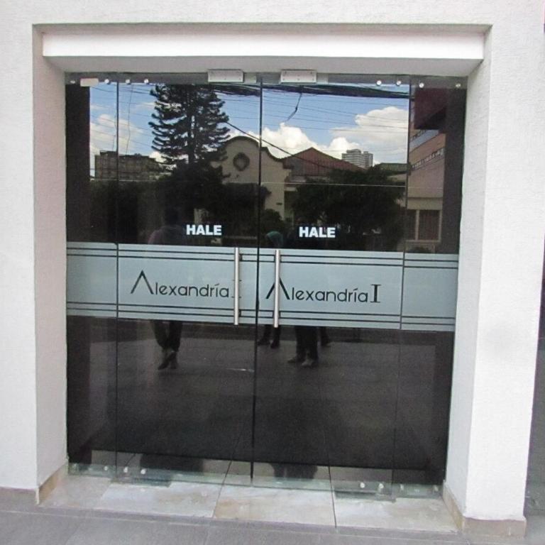 Beautiful suite, north center - One-Bedroom Apartment - 7