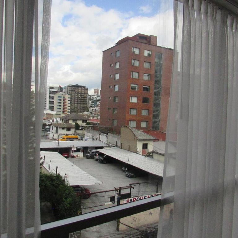 Beautiful suite, north center - One-Bedroom Apartment - 10