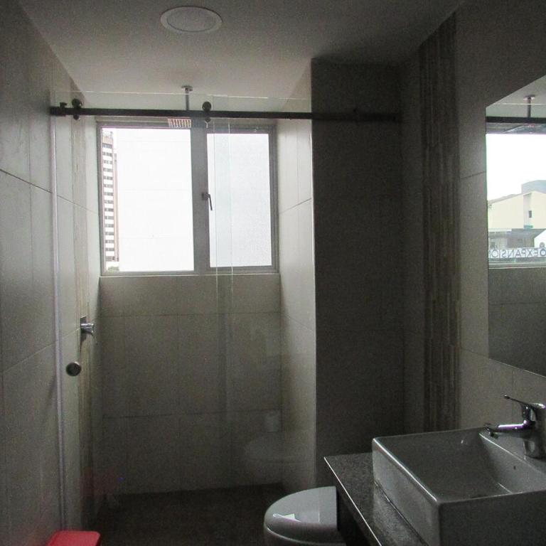 Beautiful suite, north center - One-Bedroom Apartment - 12