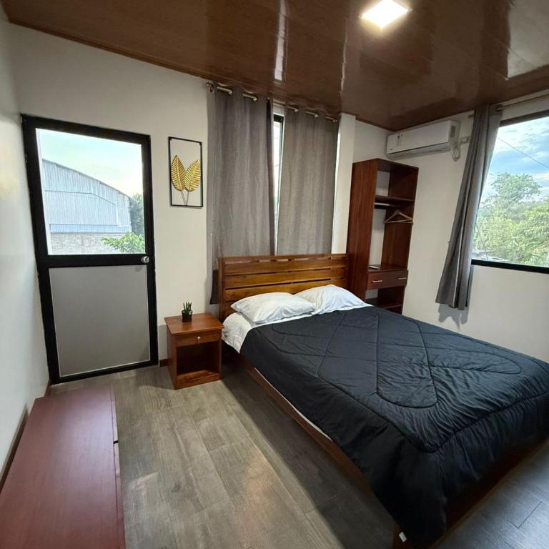 Bunker593 Inn - Habitación con cama grande y balcón - 2