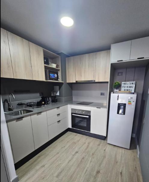 Depto Santiago centro, a metros del museo La Moneda, Plaza de Armas con Piscina, aire acondicionado y terraza, Facturable - One-Bedroom Apartment - 6