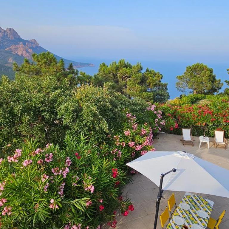 Vue mer-montagne avec vaste piscine privée - Apartamento de 2 dormitorios - 1