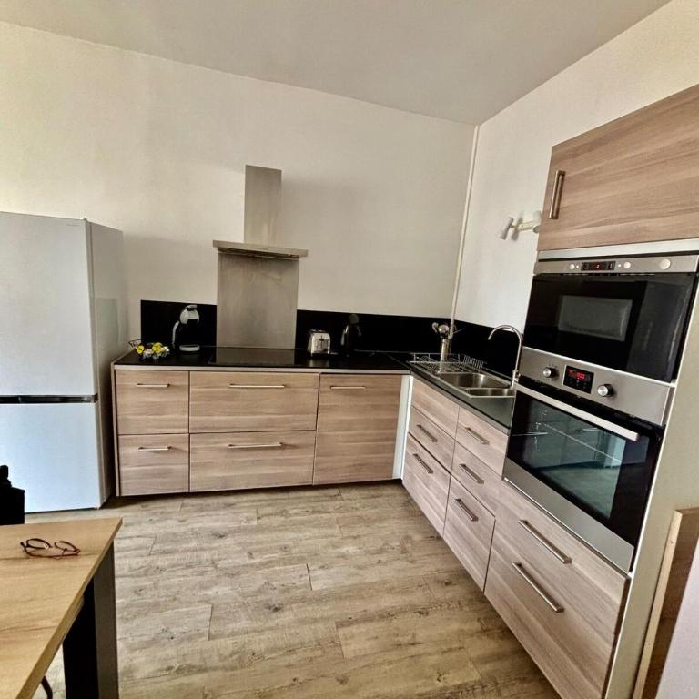 Beautiful Renovated Apartment, Internet, Tram - Appartamento con 1 Camera da Letto - 6