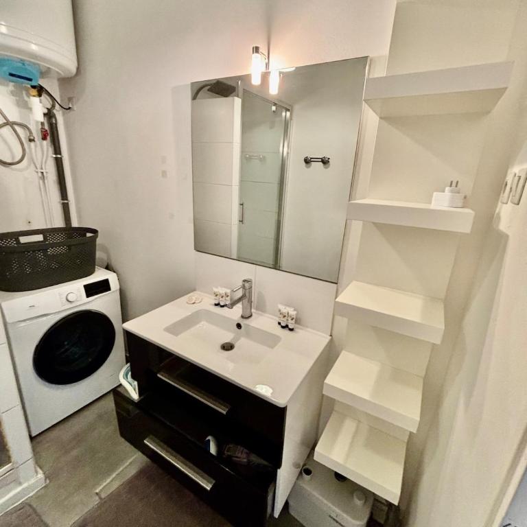 Beautiful Renovated Apartment, Internet, Tram - Appartamento con 1 Camera da Letto - 12