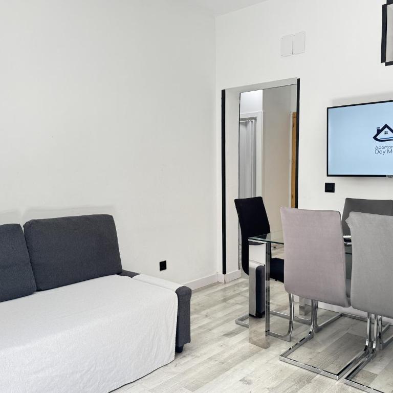 Apartamentos Day Madrid GRAN VIA I - Apartamento de 2 dormitorios con balcón - 3