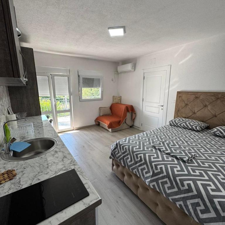 Spasic Apartments Sutomore - Deluks Soba - 6