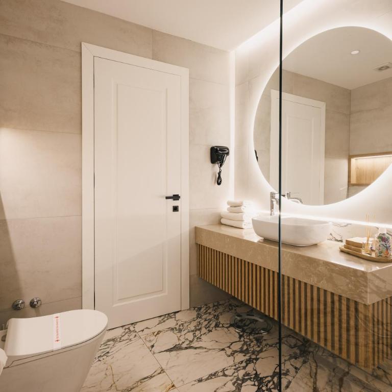 Hotel Teuta - Deluks Dvokrevetna Soba sa Bračnim Krevetom - 6